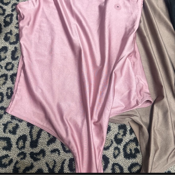 Tops - Picture 4 of 5